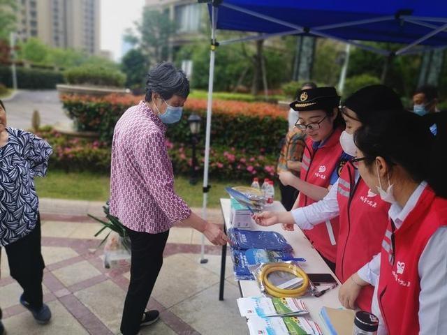 燃气宣传进社区，便民服务不打烊