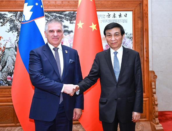 赵乐际、王沪宁分别会见斯洛文尼亚国民委员会主席洛特里奇2 赵乐际、王沪宁分别会见斯洛文尼亚国民委员会主席洛特里奇2