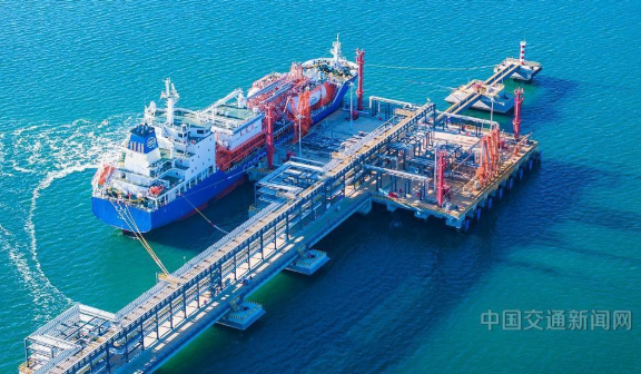 全国首次绿色LNG燃料加注在大连长兴岛完成