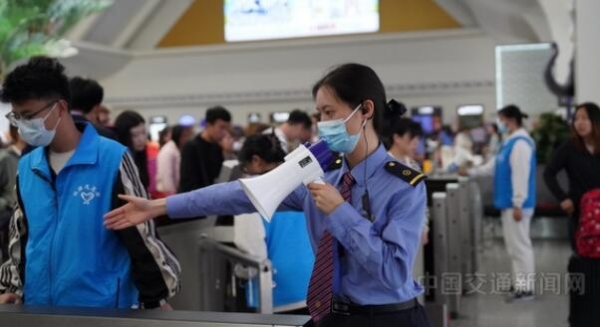 用心用情 保障旅客顺畅出行3